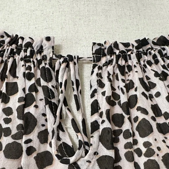 Sanctuary EUC❤️Black and Tan Patterned Peasant Blouse - Picture 2 of 8